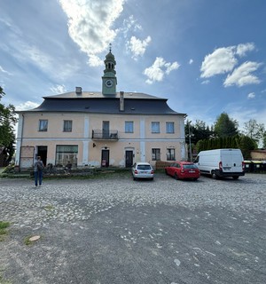 P��jemn� pivnice na n�m�st� v Lev�n�